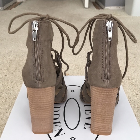 Steve Madden Tasssal Taupe Suede - Picture 2 of 7